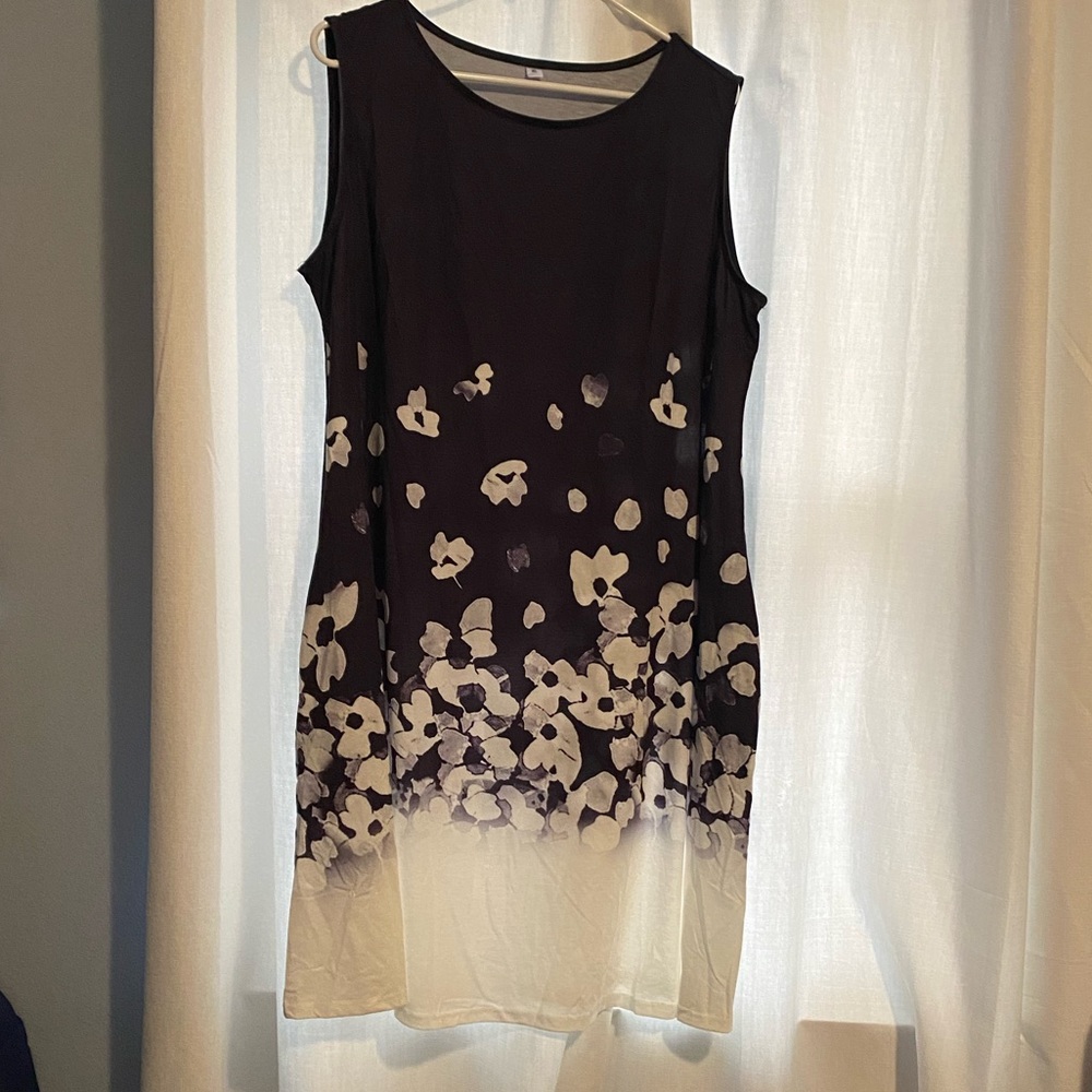 Great conservative dress that can be dressed up or down.